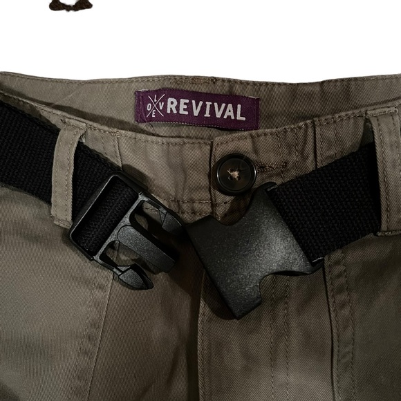 Love Revival Belted Khaki Cargo Shorts Size Small - Picture 4 of 6
